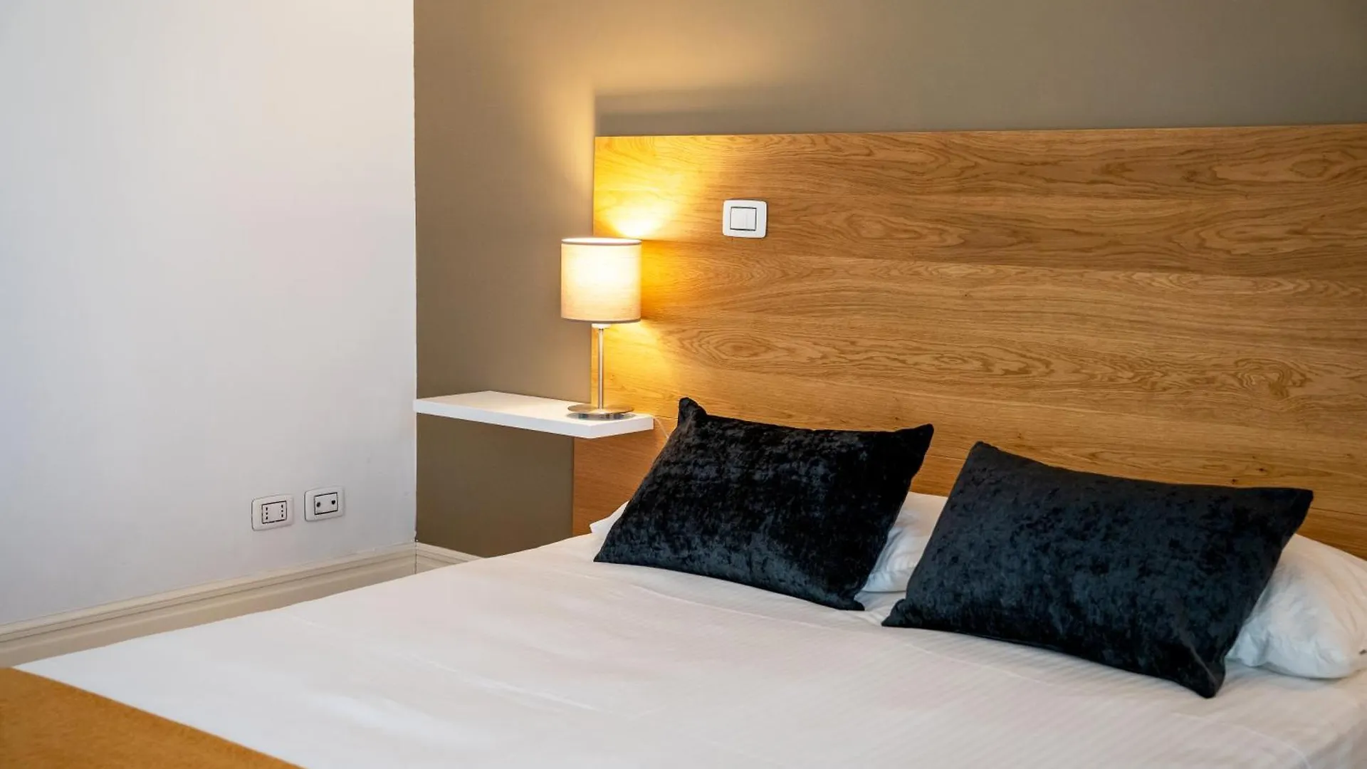 Aventino Boutique Apartment - Rome contacts